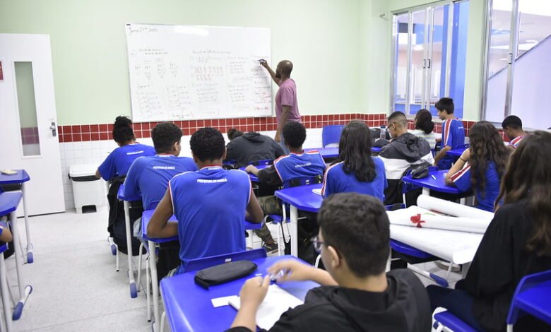 Maricá: Professores passam a receber até R$ 31 mil com nova tabela salarial; entenda! 7 (foto: Anselmo Mourão)