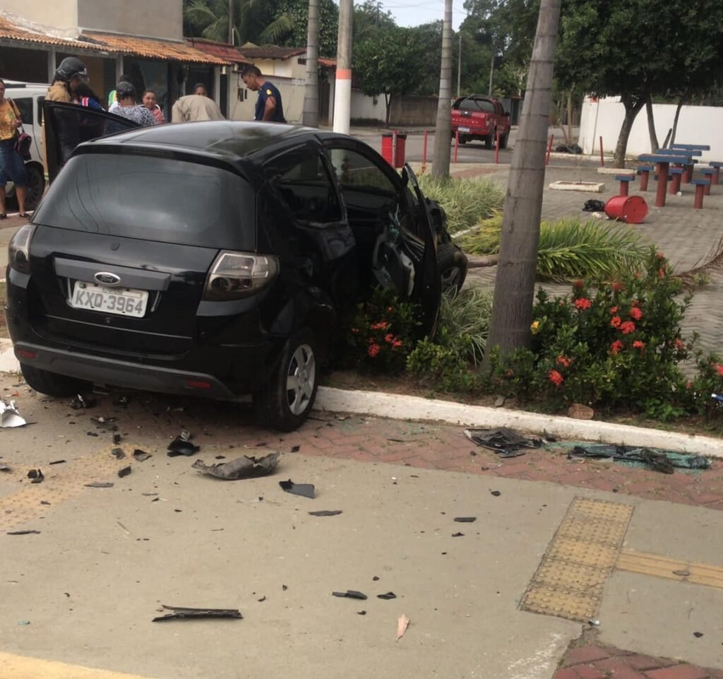 Acidente envolvendo dois veículos deixa duas crianças e quatro adultos feridos em Itaipuaçu 5 acidente barroco 2