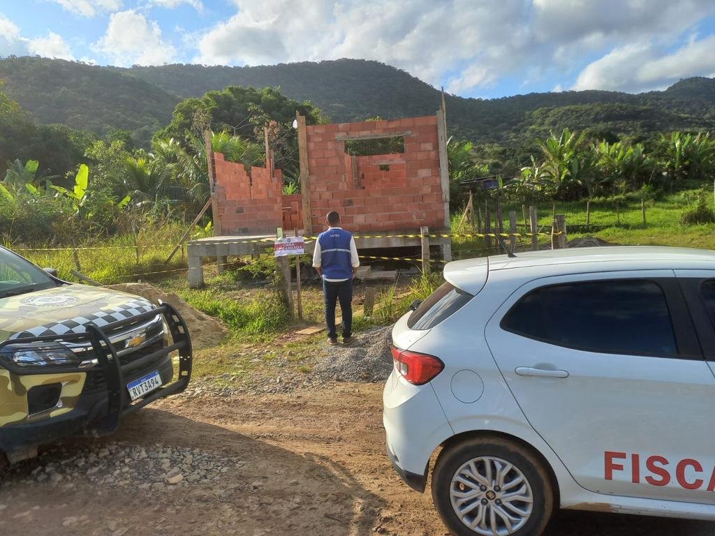 Maricá: Quatro obras são embargadas; número de construções irregulares dispara 9 obra embargada jacaroa 1