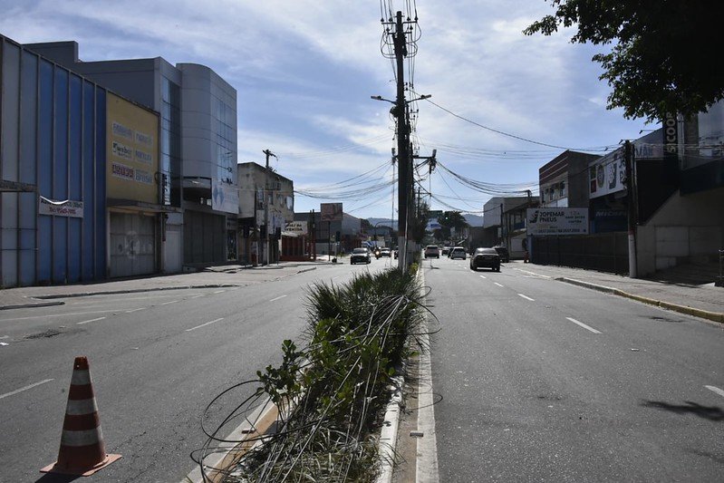 Maricá inicia ação para retirar fiação sem uso dos postes 2 prefeitura limpa fios
