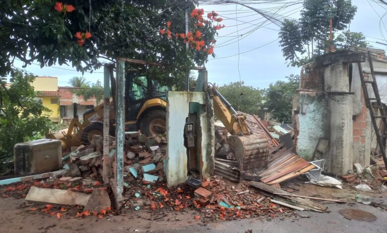 Maricá derruba mais quatro casas na região central 8 casa demolicao mumbuca