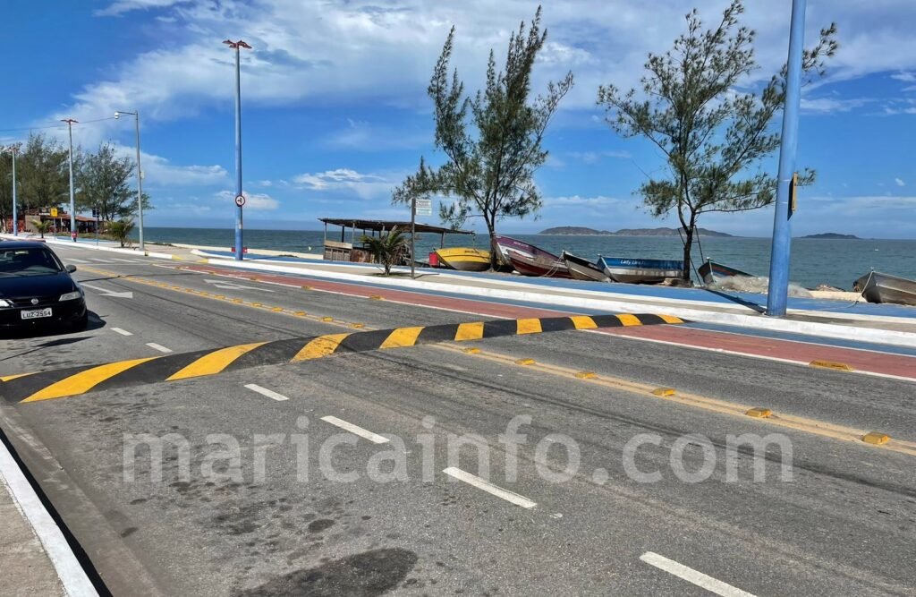 Itaipuaçu: Ciclistas criticam instalação de quebra-molas em 'ciclovia' na orla; prefeitura remove 11 Quebra molas orla itai