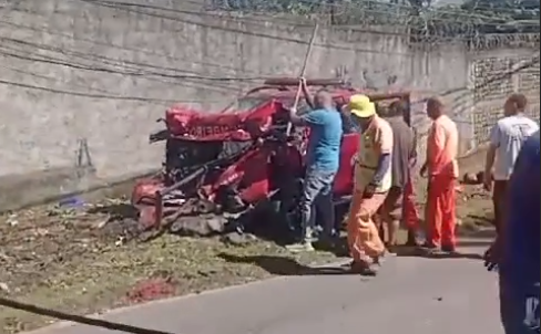 Grave acidente envolvendo caminhão na descida da Serrinha da Tiririca 7 bombeiro serrinha