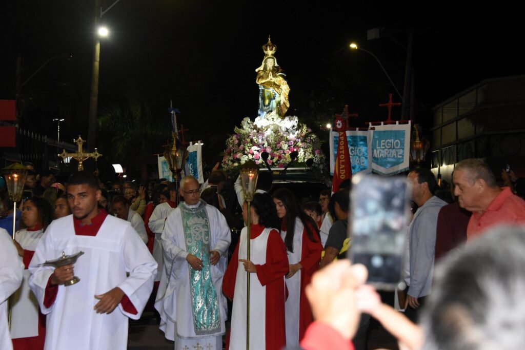 Milhares de fiéis participam de procissão no Dia da Padroeira de Maricá 7 padroeira 2023