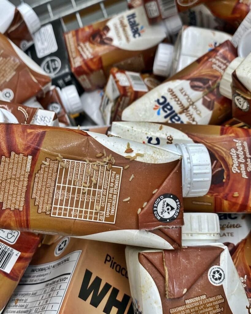 Maricá: Procon descarta produtos impróprios para consumo em supermercado atacadista 8 atacadao produtos estragados