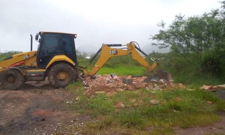 Maricá derruba mais 5 imóveis irregulares em Itaipuaçu 8 gated imoveis