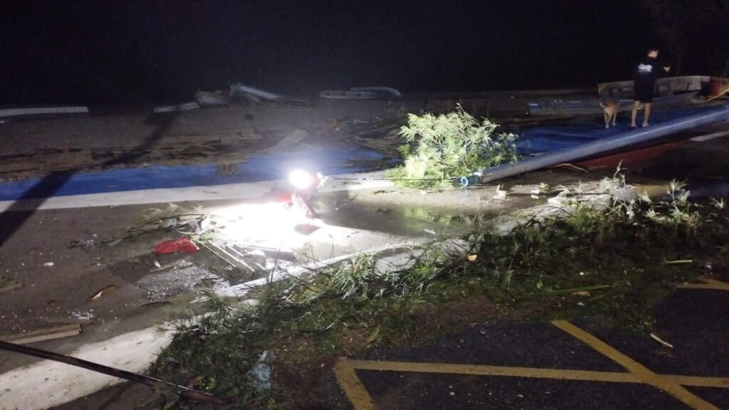 Maricá: Temporal causa transtornos a comerciantes e moradores 6 c88c0ad4 1fcf 480d 8ffb a9566c07fa38