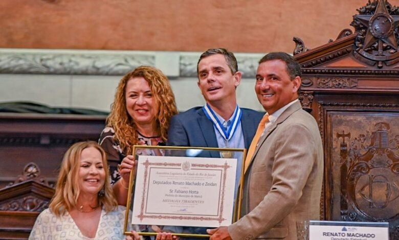 Prefeito Fabiano Horta recebe Medalha Tiradentes; honraria é concedida pela ALERJ 8 horta medalha tiradentes