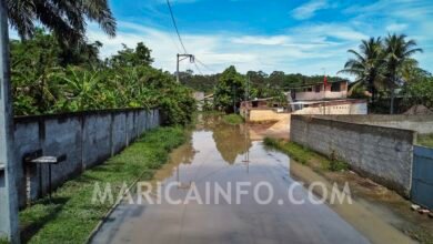 Maricá: Em meio ao esgoto, moradores pedem socorro em São José do Imbassaí 10 moradores ilhados em sao jose