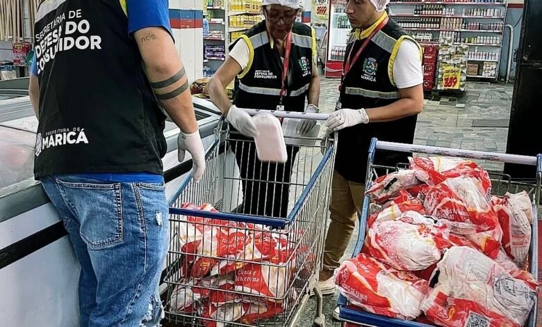 Em Maricá, PROCON descarta mais de 60 kgs de alimentos em supermercado 8 IMG 1037