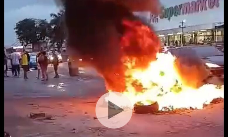 Moradores ateiam fogo em pneus em protesto contra a Enel 9 IMG 5555