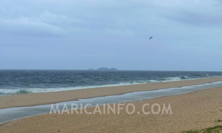 Maricá Info: Confira a previsão das ondas para este fim de semana (25 e 26/11) 7 Praia da Barra de Marica Lagomar dia nublado