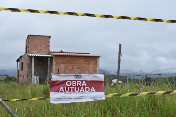 Maricá autua 57 imóveis irregulares 11 gated fiscaliza interlagos 2