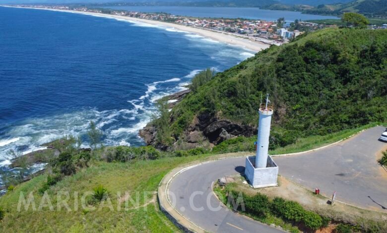 Embarcação com seis tripulantes desaparece em Maricá e mobiliza operação da Marinha 15 farol de ponta negra dezembro 2023 1