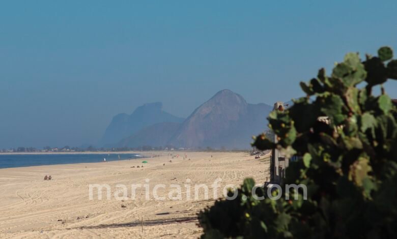 Maricá continua com previsão de dias quentes até sexta-feira (14) 7 Praia de Itaipuacu vista Pedra da Gavea