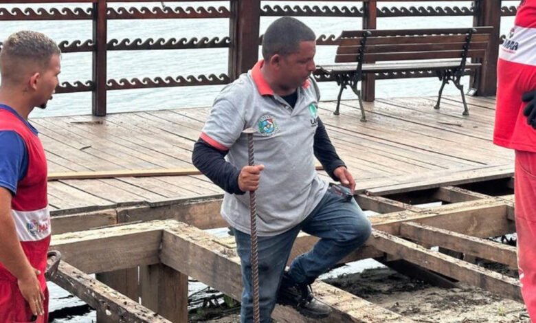 Maricá: Somar interdita, parcialmente, Deck em Araçatiba 9 IMG 1692