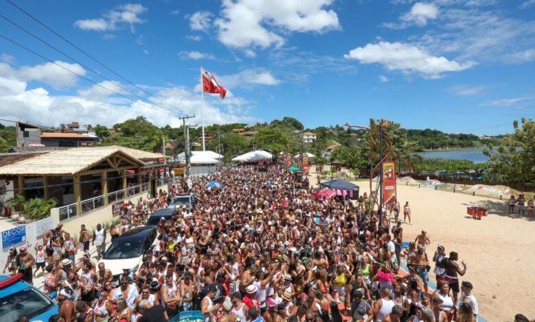 Segundo dia de folia atrai milhares de foliões em Maricá; programação segue até o dia (18) 8 bloco aracatiba