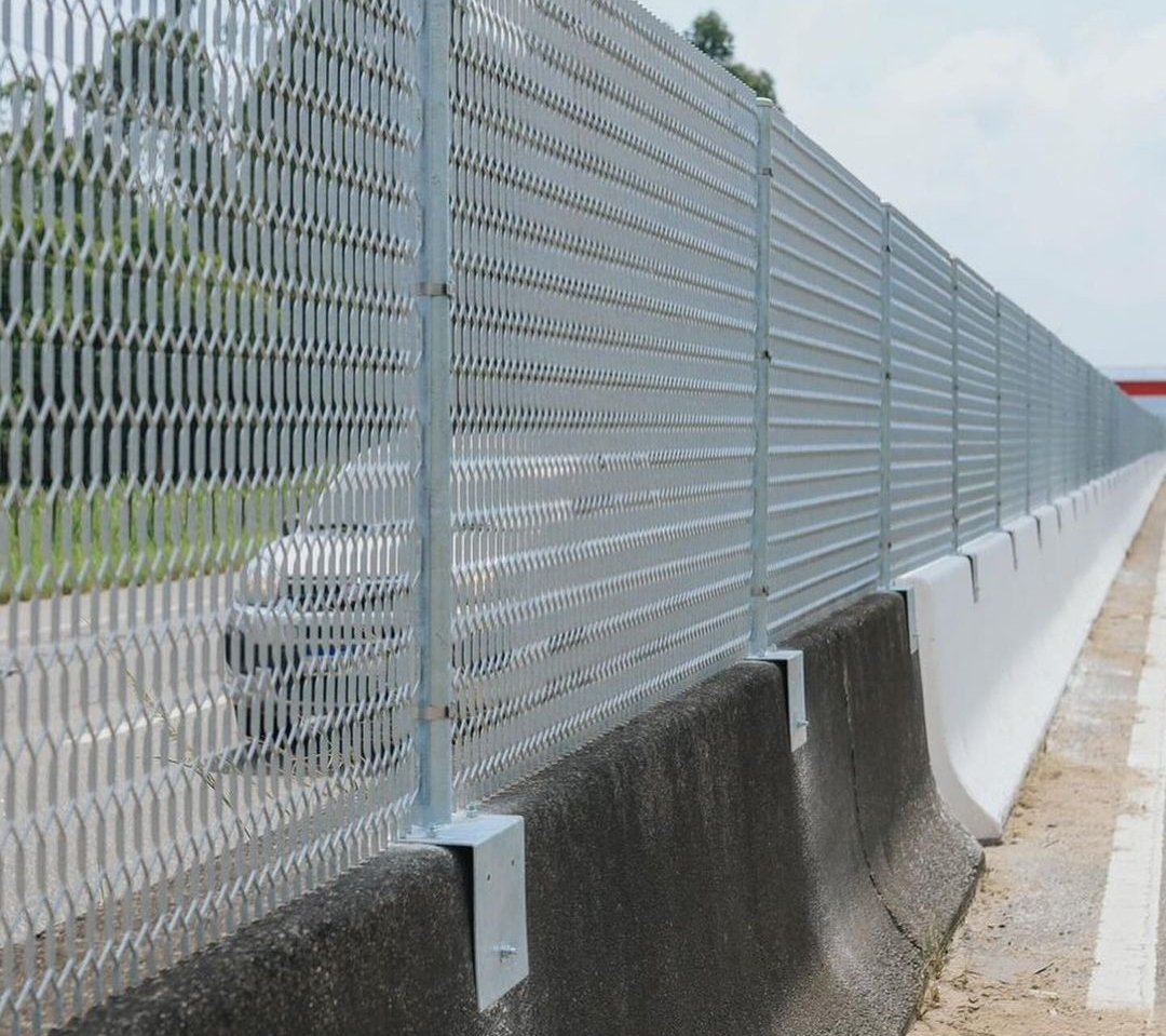 Maricá: Somar instala grade antiofuscante na RJ-106 8 grade rj106 parque nanci 1