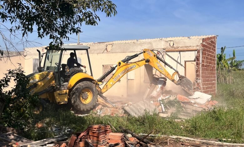 Maricá remove mais 5 imóveis irregulares em Itaipuaçu 8 itaipuacu gated
