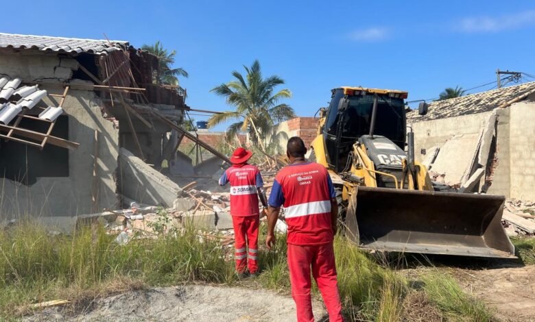 Itaipuaçu: Casas construídas irregularmente são demolidas 5 IMG 2356
