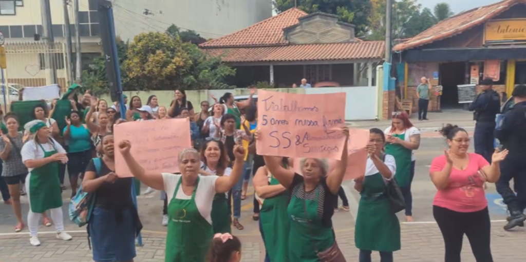 Maricá: Merendeiras fazem manifestação no Centro; entenda! 10 manifestacao merendeiras