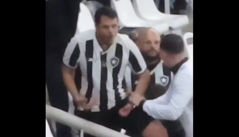 Funcionário da prefeitura de Maricá é demitido após ser flagrado fazendo gestos racistas em jogo do Botafogo 7 IMG 2543