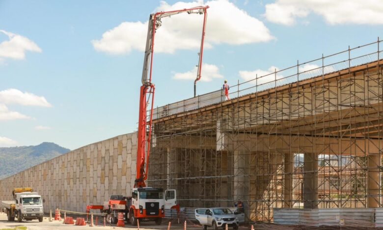 Construção do novo viaduto da RJ-106 em Maricá tem quase 70% das obras concluídas 10 viaduto do flamengo