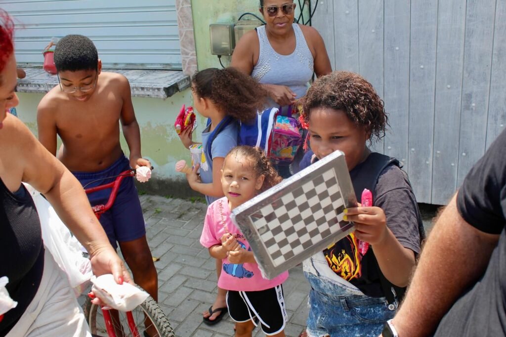 Maricá: Vereador Aldair de Linda promove entrega de brinquedos em comemoração ao Dia das Crianças 9 462874603 18023410901406264 4460027210453906358 n