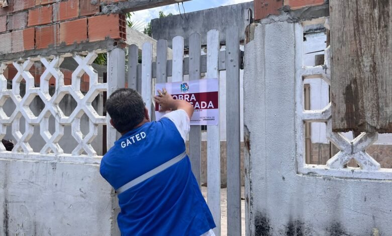 Três construções irregulares são embargadas nesta terça-feira (15) em bairro de Maricá 4 gated Jacone
