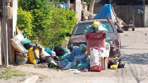 Maricá: Moradores reclamam de precariedade na coleta de lixo 7 lixo ruas