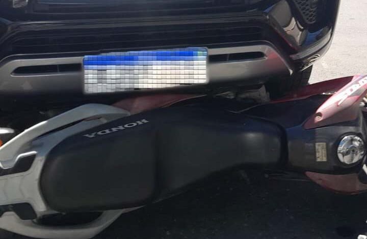 Acidente entre carro e moto causa congestionamento no Centro de Maricá 7 sw4 e moto