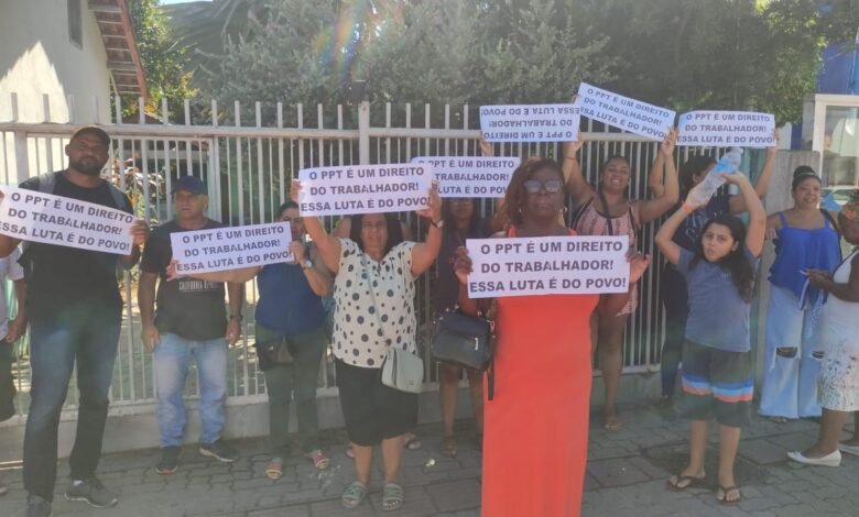 Maricá: Beneficiários protestam contra o fim do PTT 10 manifestacao ppt