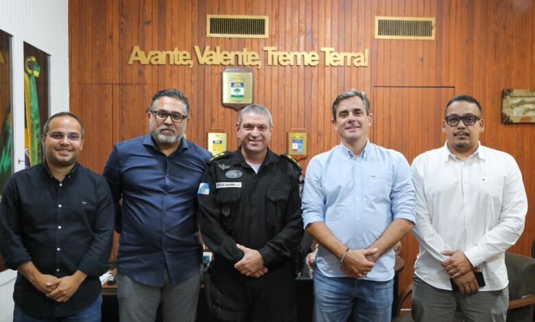 Prefeito de Maricá se reúne com Comandante do 4º Policiamento de Área (CPA) para discutir construção de batalhão 8 reuniao pefeito