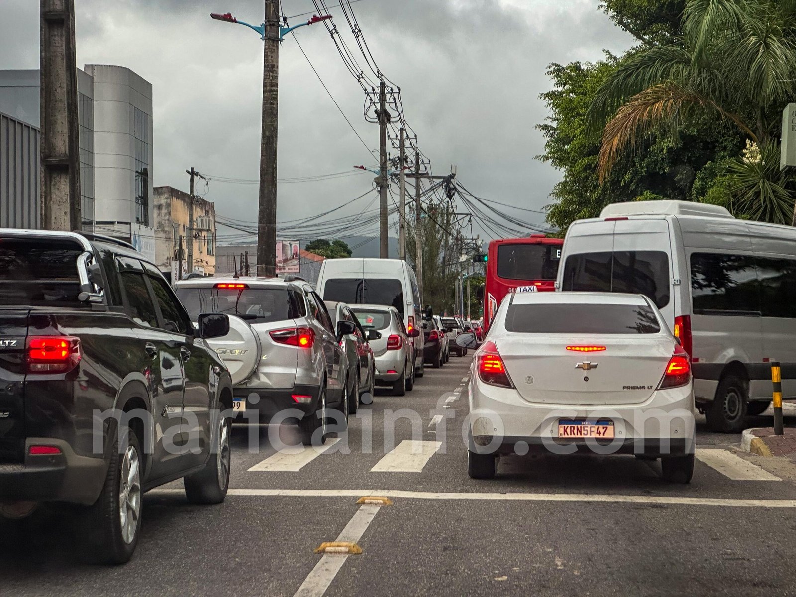 Maricá: Trânsito complicado devido ao estrangulamento do fluxo de veículos no Centro; entenda! 5 Avenida scaled