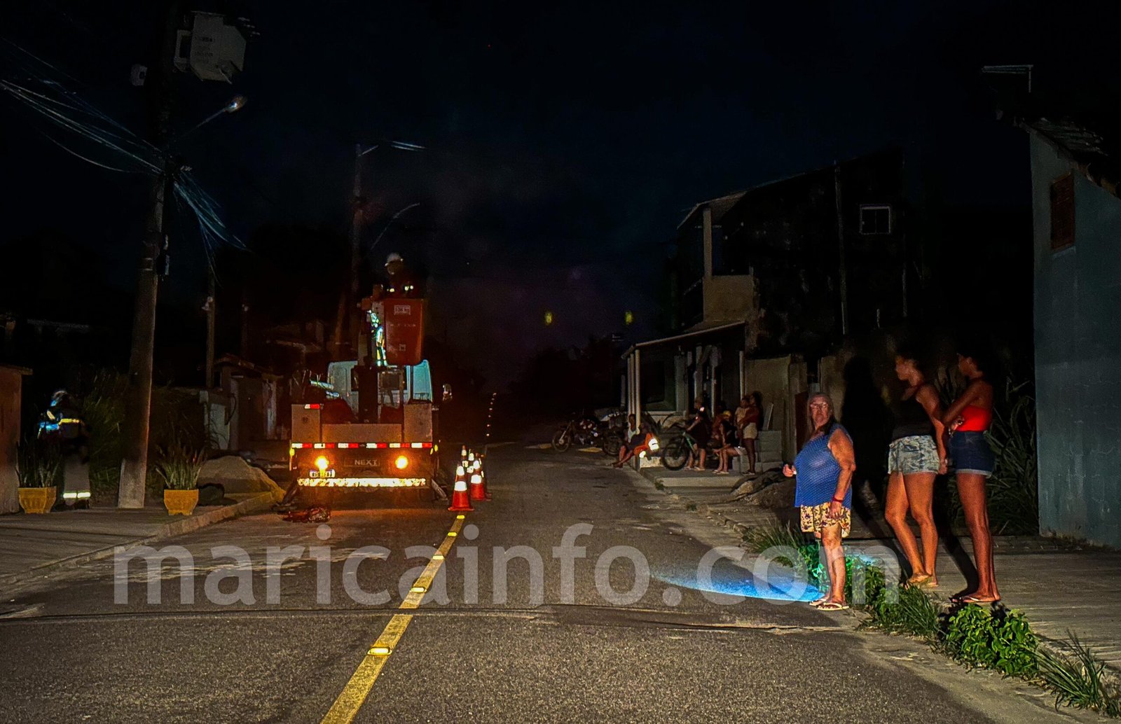 Maricá: Após protesto, Enel restabelece energia a moradores após mais de 26 horas 9 Falta de luz em bairros de Marica scaled