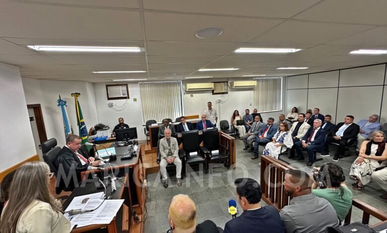 Maricá: Prefeito, vice e vereadores são diplomados para assumir mandato de 2025 a 2028 10 Marica Diplomacao Eleitos pref min