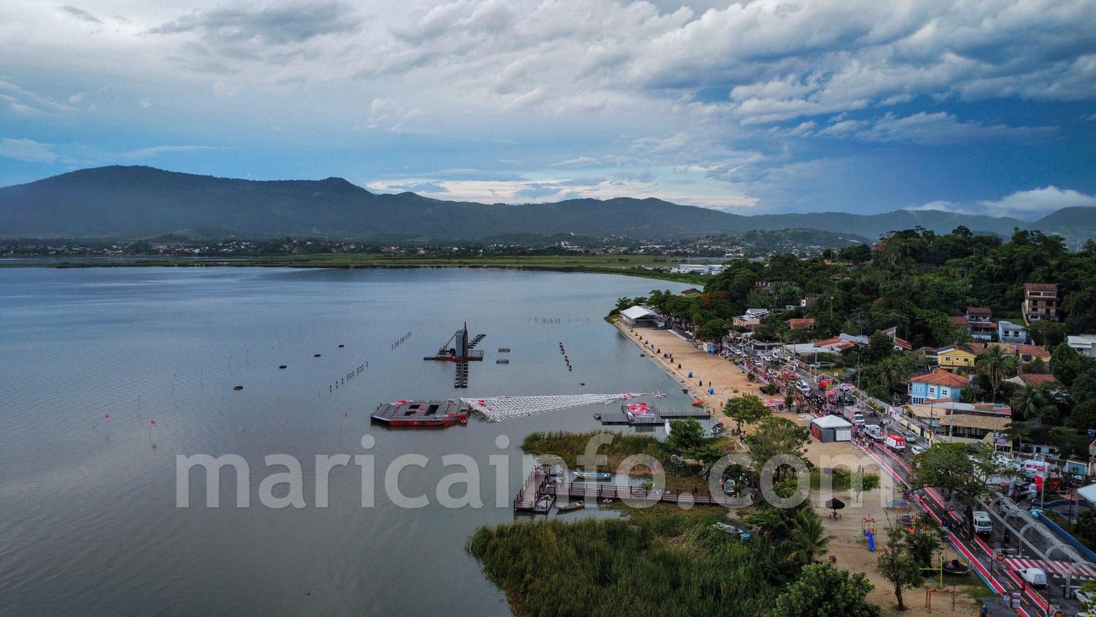 MPRJ investigará queda de árvore de Natal em Maricá; acidente deixou uma vítima fatal 11 Natal Iluminado 2024 queda da arvore flutuante 1 scaled