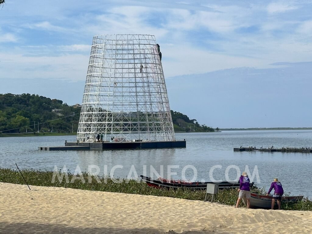 Maricá: Montagem da árvore flutuante avança; Natal Iluminado 2024 começa no dia 14/12 12 arvore flutuante natal iluminado 2024 marica lagoa gigogas