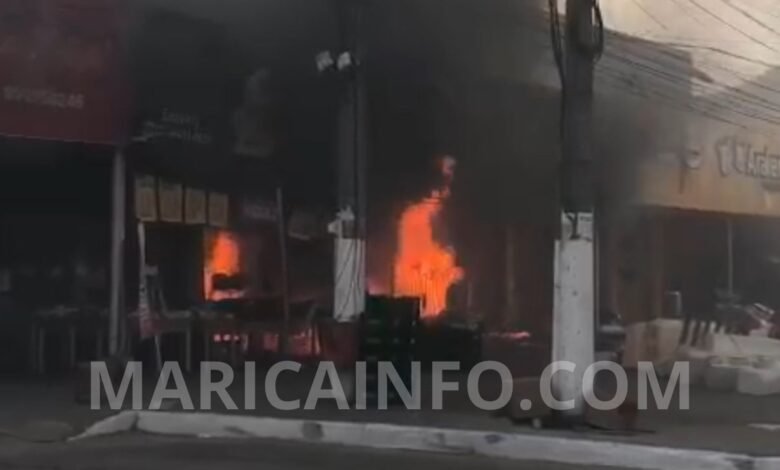 Maricá: Incêndio atinge galpão na RJ-106 e afeta trânsito 10 IMG 0265