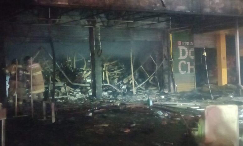 Maricá: Loja fica destruída após incêndio; cidade carece de infraestrutura no combate a incêndios 7 incendio inoa