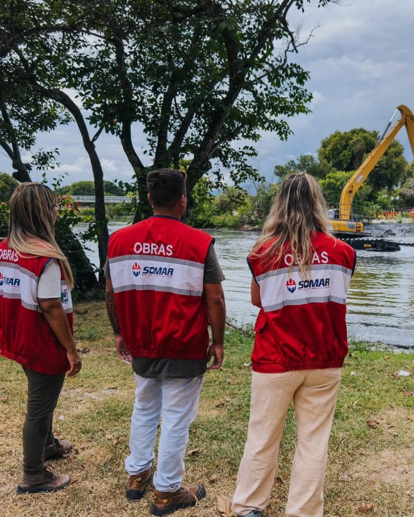 Maricá inicia operação de desassoreamento no canal de Bambuí 9 somar desassoreamento canal bambui