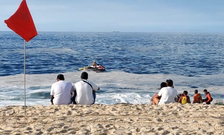 Maricá: Jovem desaparece após mergulho na praia de Itaipuaçu 9 buscas itaipuacu