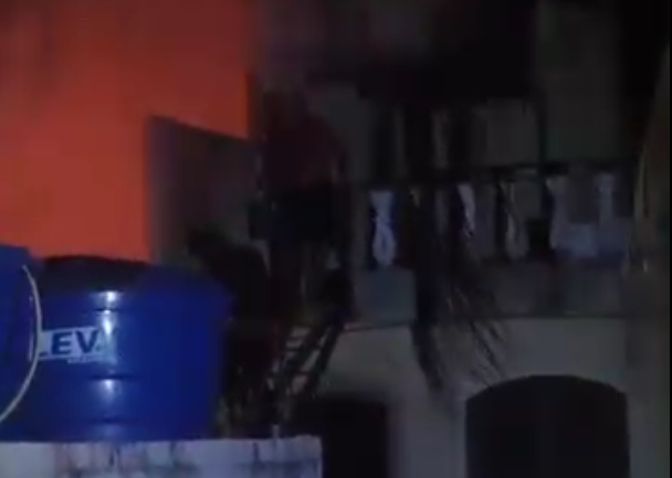 Incêndio criminoso assusta moradores de bairro em Maricá; fogo quase atinge residências (VÍDEO) 10 incendio vale da figueira 2