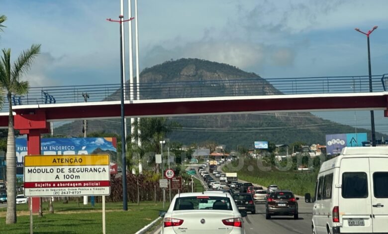 Feriadão provoca congestionamentos na RJ-106 em direção à Região dos Lagos 8 congestionamento amaral peixoto