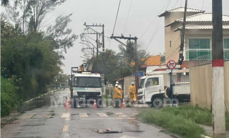 Temporal derruba postes em Maricá e deixa moradores sem energia elétrica 9 poste caido itaipuacu