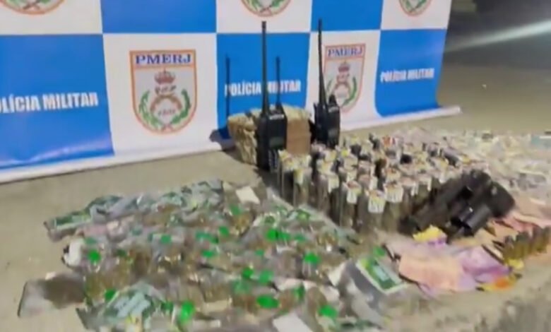 Maricá: Polícia Militar apreende drogas e arma na Comunidade da Estação 8 IMG 5223
