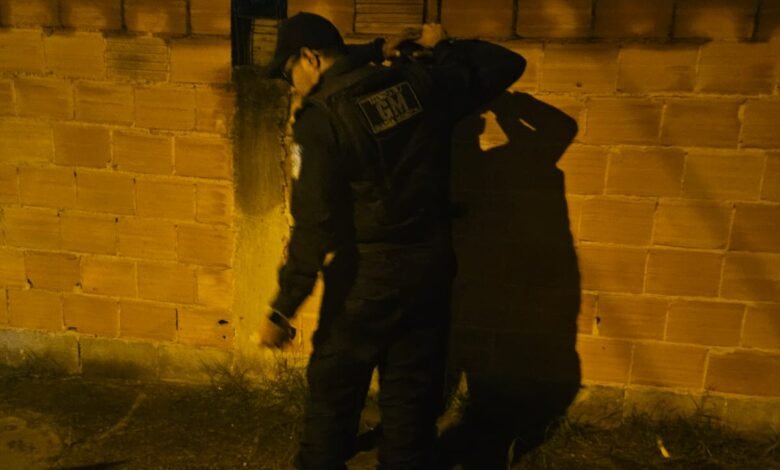 Homem é detido acusado de tentativa de furto em residência em bairro de Maricá; saiba mais! 8 detido em SJ e1747057692961