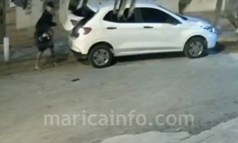 Câmeras de segurança flagram criminoso furtando veículo em Itaipuaçu 6 marca dagua maricainfo furto pneu e1748460420517