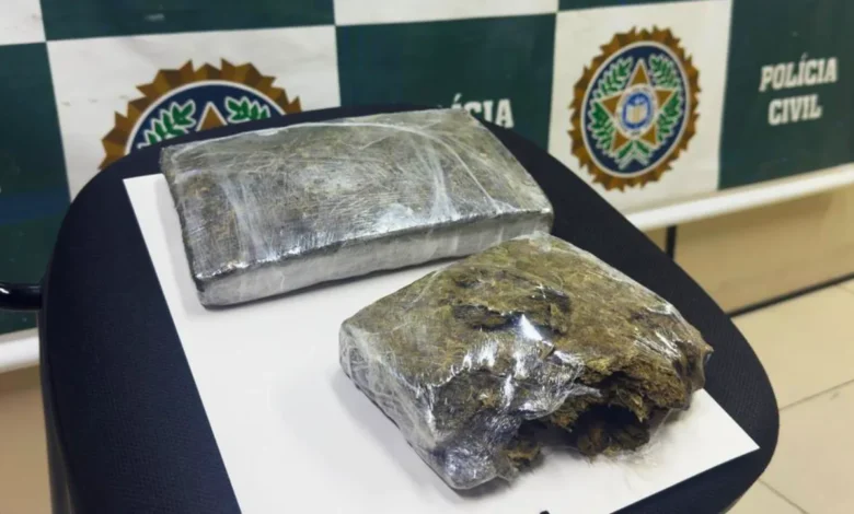 Dois homens são detidos por tráfico de drogas em operação policial em Maricá 8 material aprrendido
