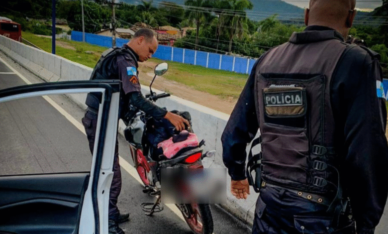 Dois homens são detidos e moto é recuperada em Maricá 9 moto recuperada em marica